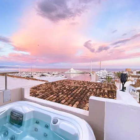 Atico Puerto Banus, 아파트